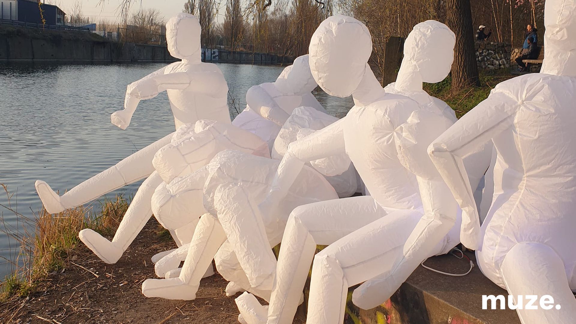 2526 - Installations - Inflated People Aufblasmenschen