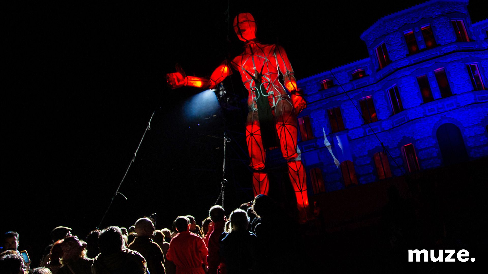 2745- Sky Show with Giant Puppet 3