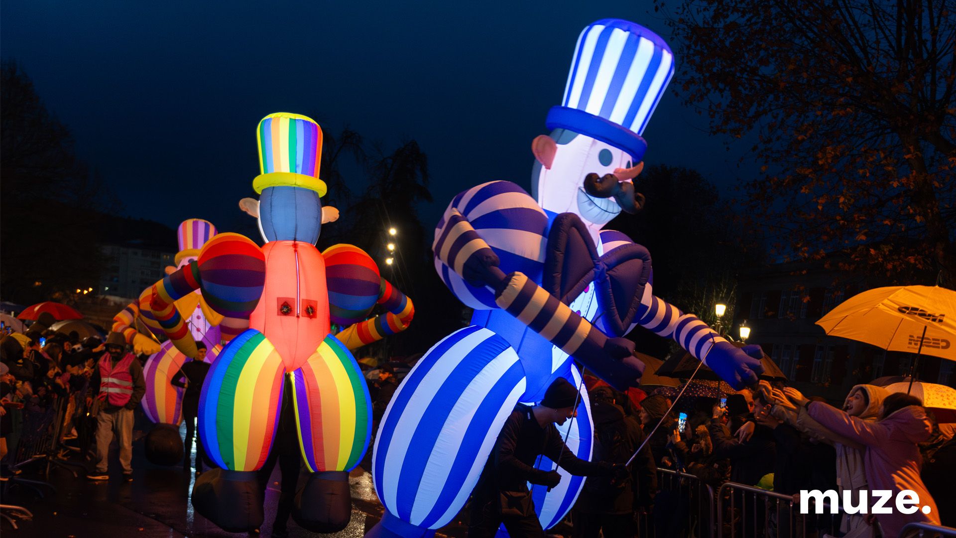 2778-Roaming Inflatables with Band - Magic Brothers