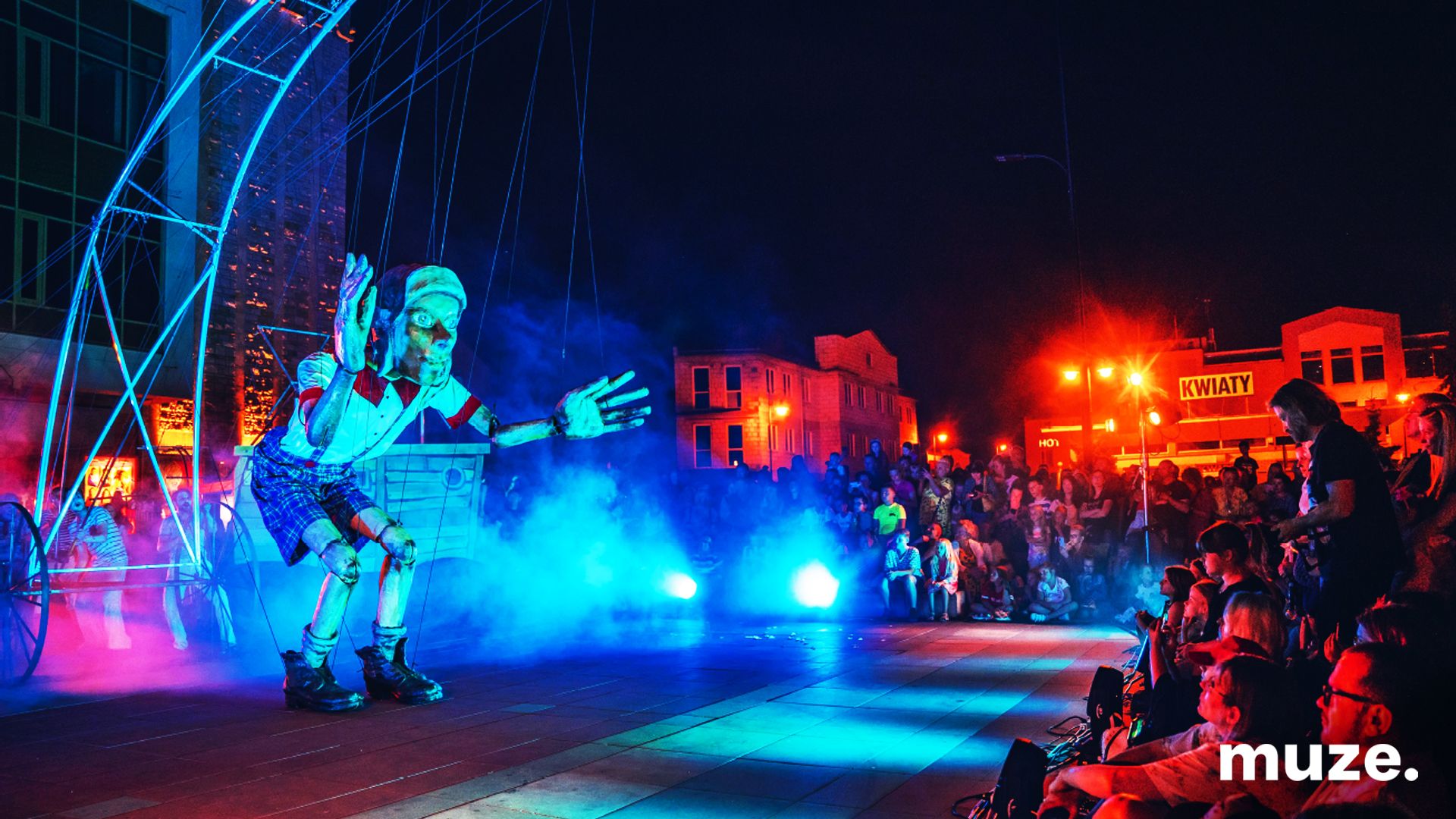 2983-Huge Puppets - Gulliver's Space Journey 2