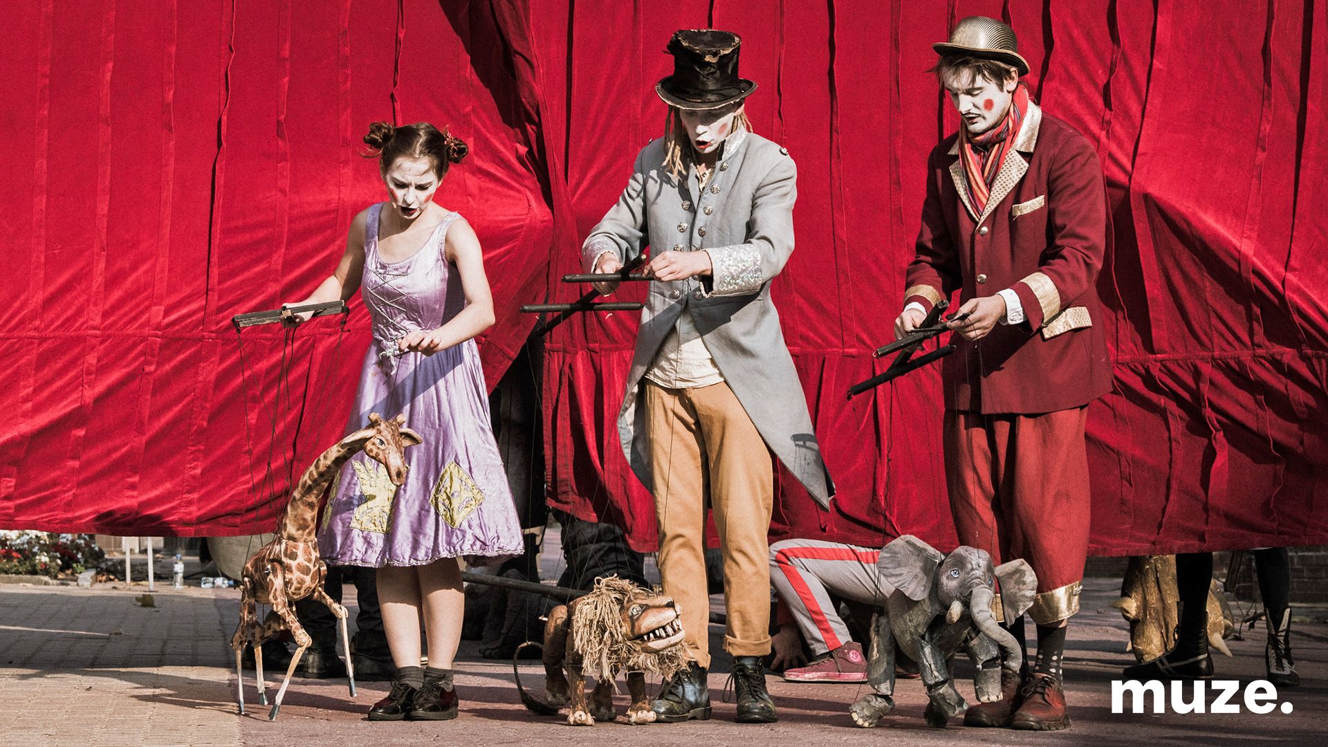 2983-Huge Puppets - Tarambumba Circus