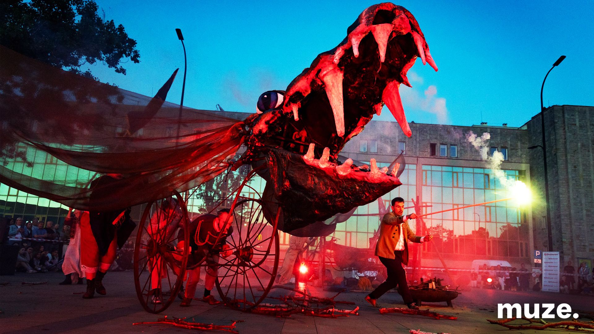 2983-Street Theatre - Poem of the Sun and the Moon 3