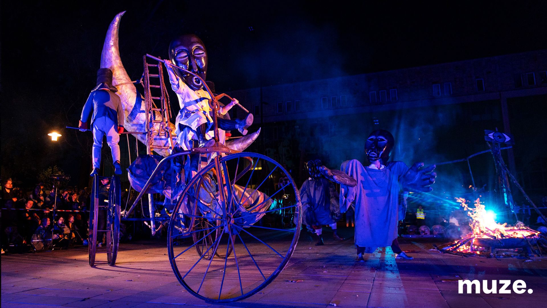 2983-Street Theatre - Poem of the Sun and the Moon