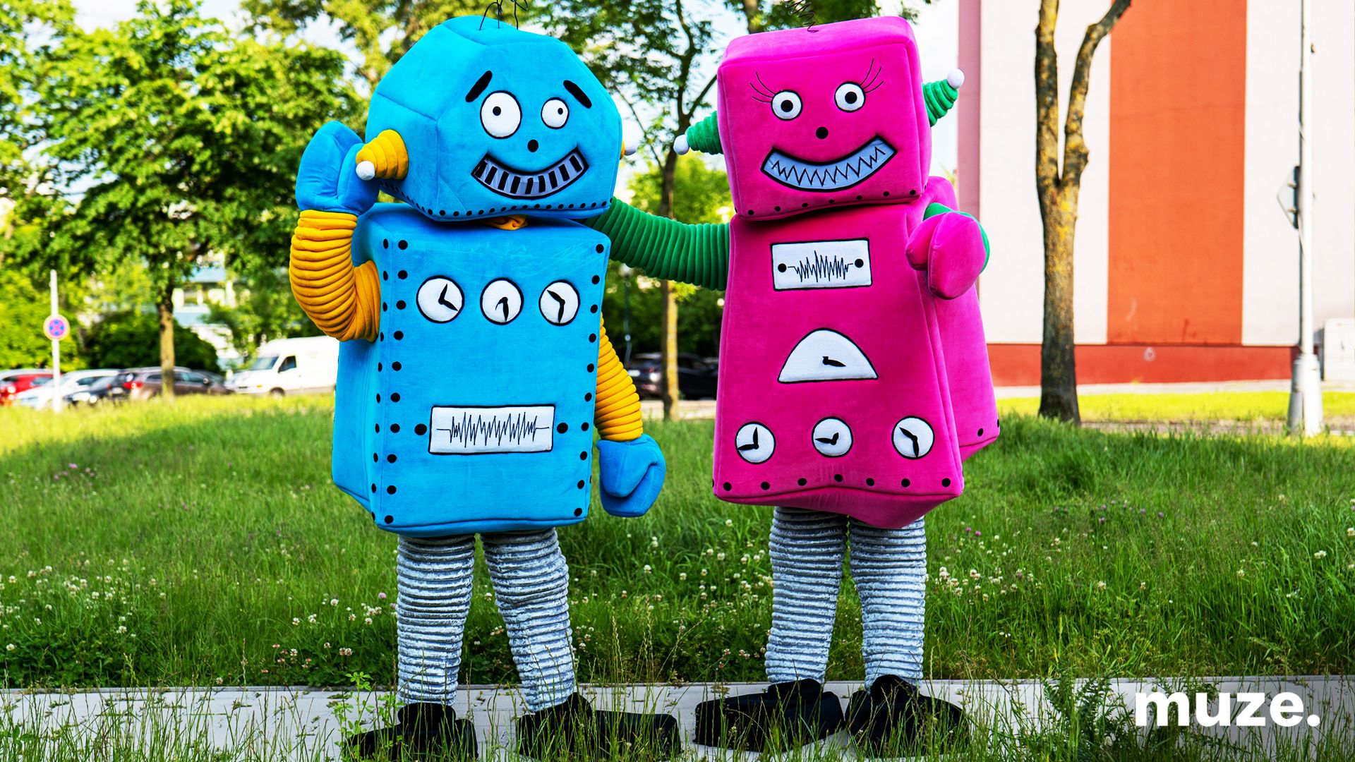 3107-Roaming Characters - Colorbots 3