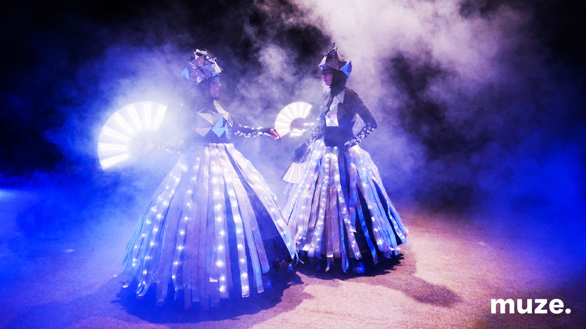 3107-Roaming Crystal Stilt Walkers & Dancers 3