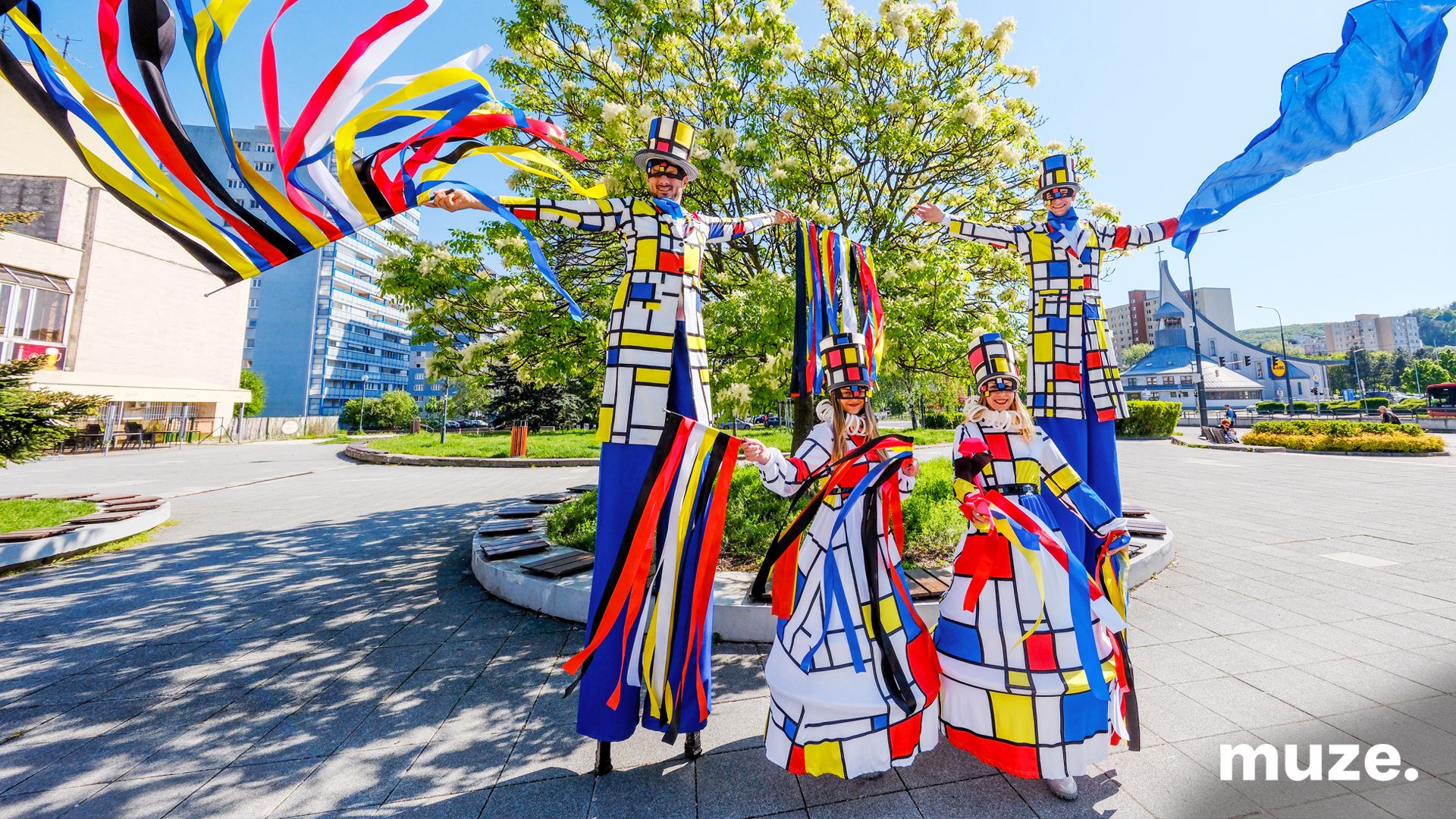 3107-Roaming Parade - Mondrian Art 3