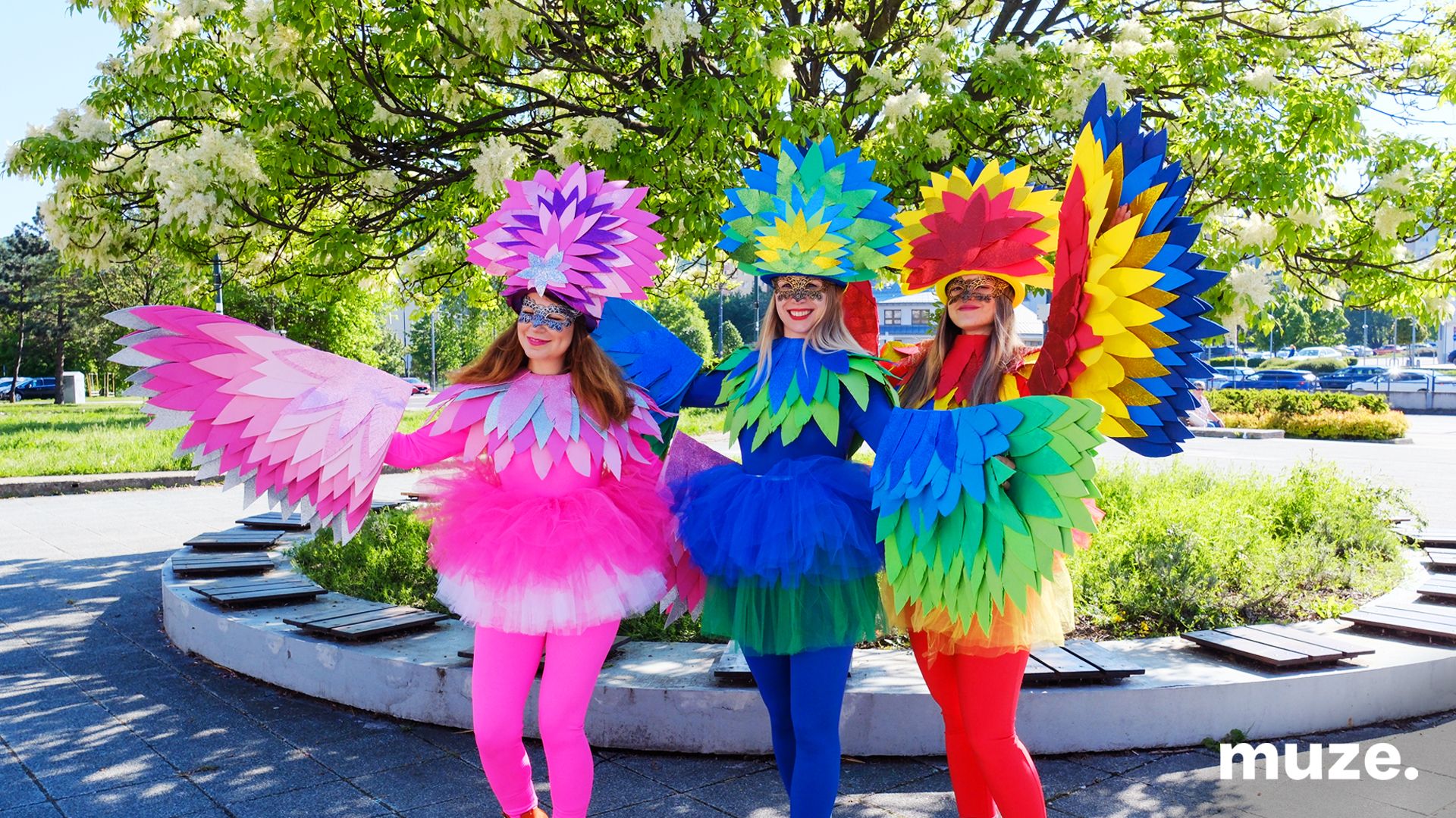 3107-Roaming Parade - Safari