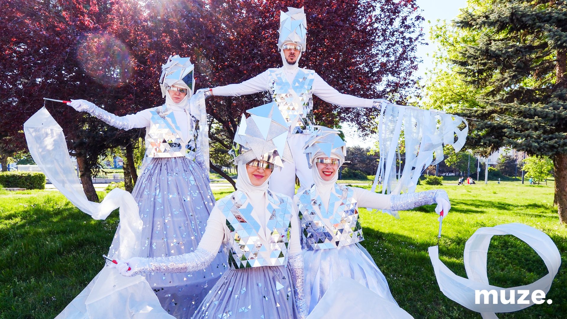 3107-Roaming White Crystal Stilt Walkers & Dancers 2