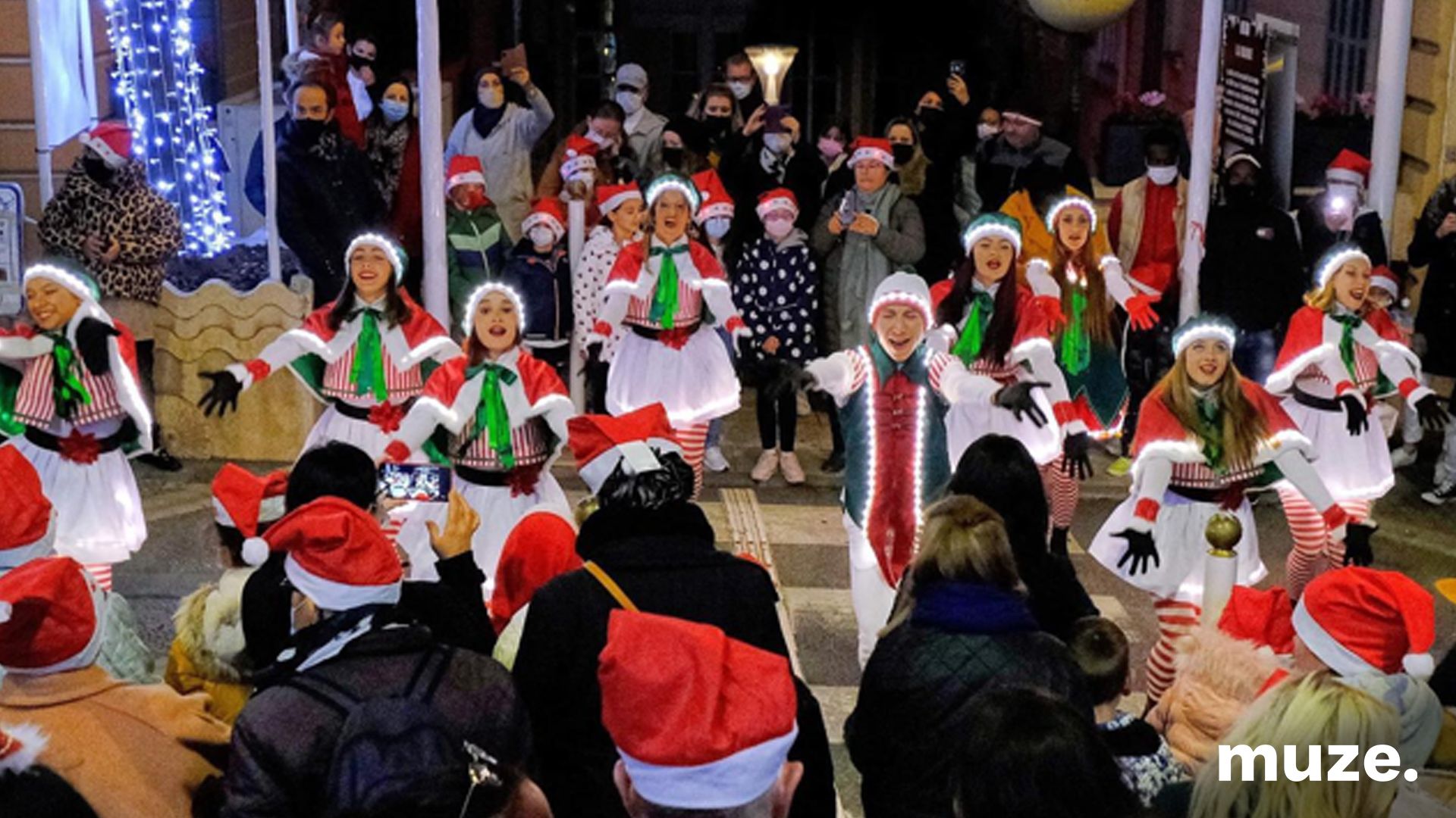 3125-Roaming Parade - Santa's Brigade 3