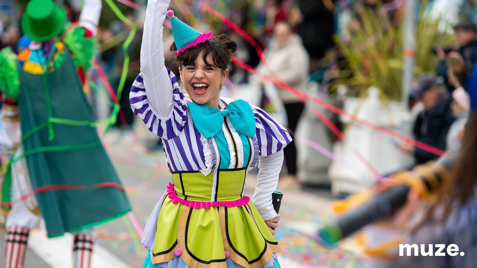 3125-Roaming Parade - Toys 2