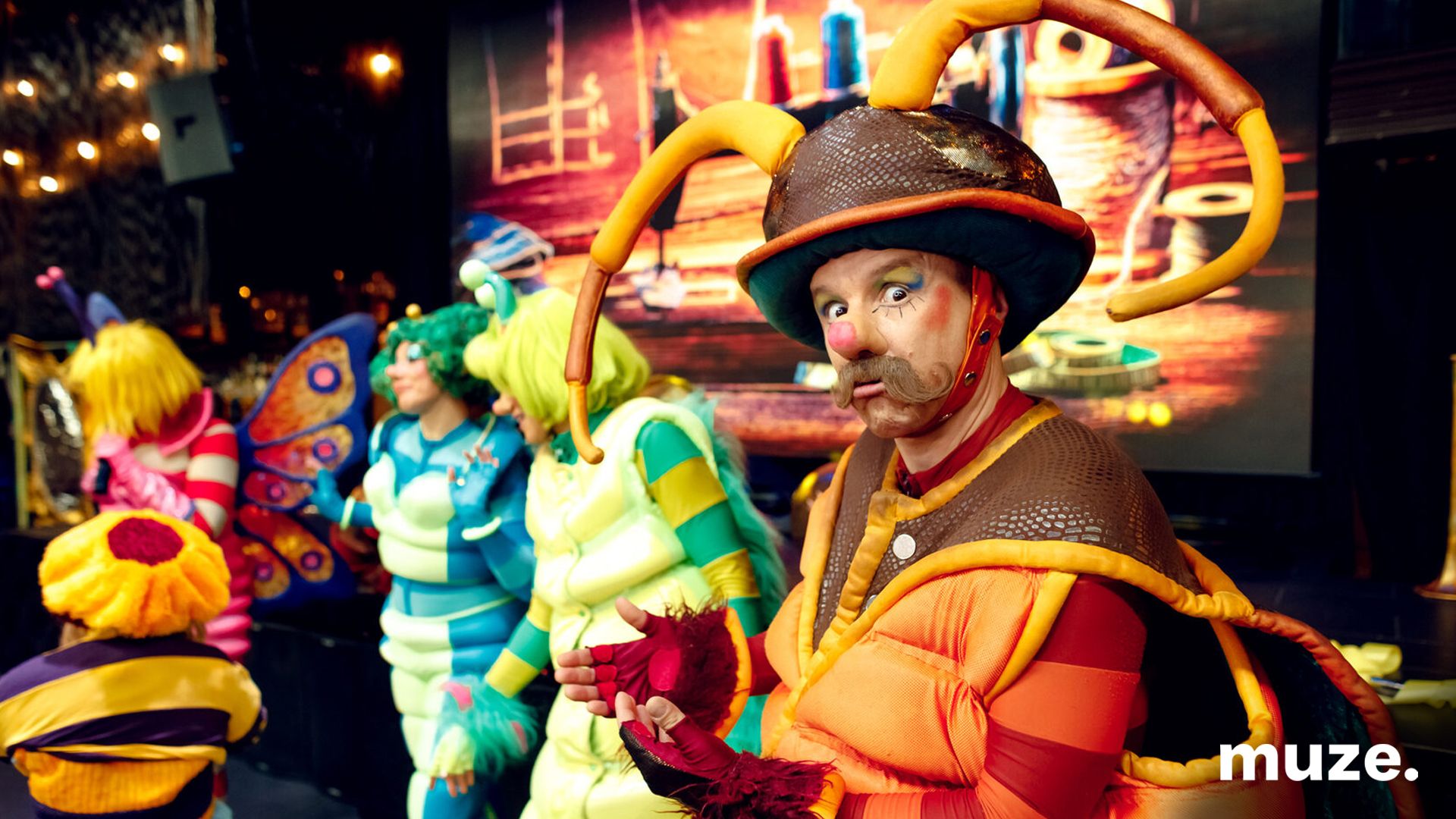 3178-Roaming Characters - The Ball of Insects 3