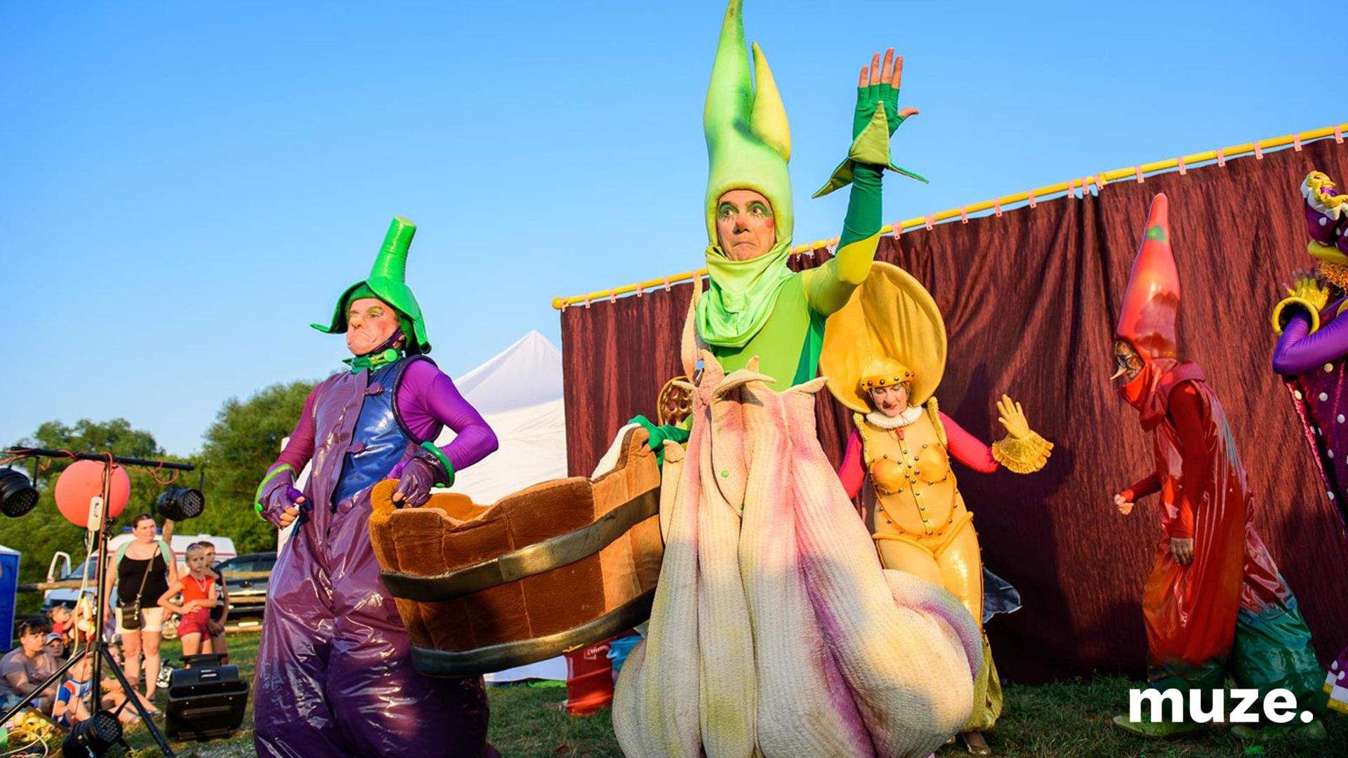 3178-Street Theatre - Yummy Kingdom