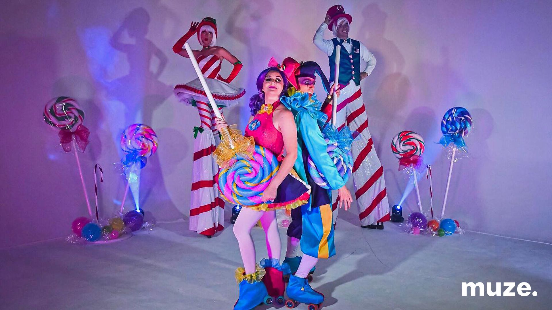 858-Full Circus - Christmas Theme