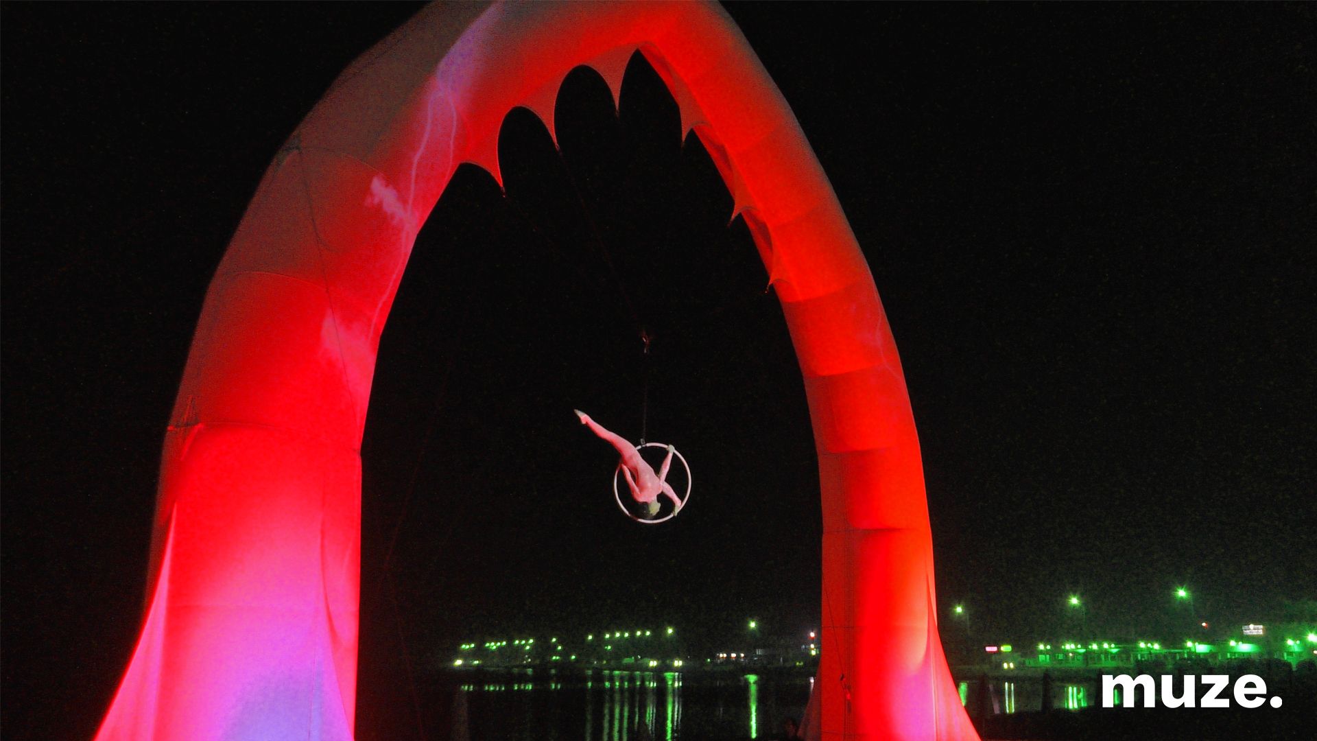 C121-Aerialist with Inflatable - Arco 2